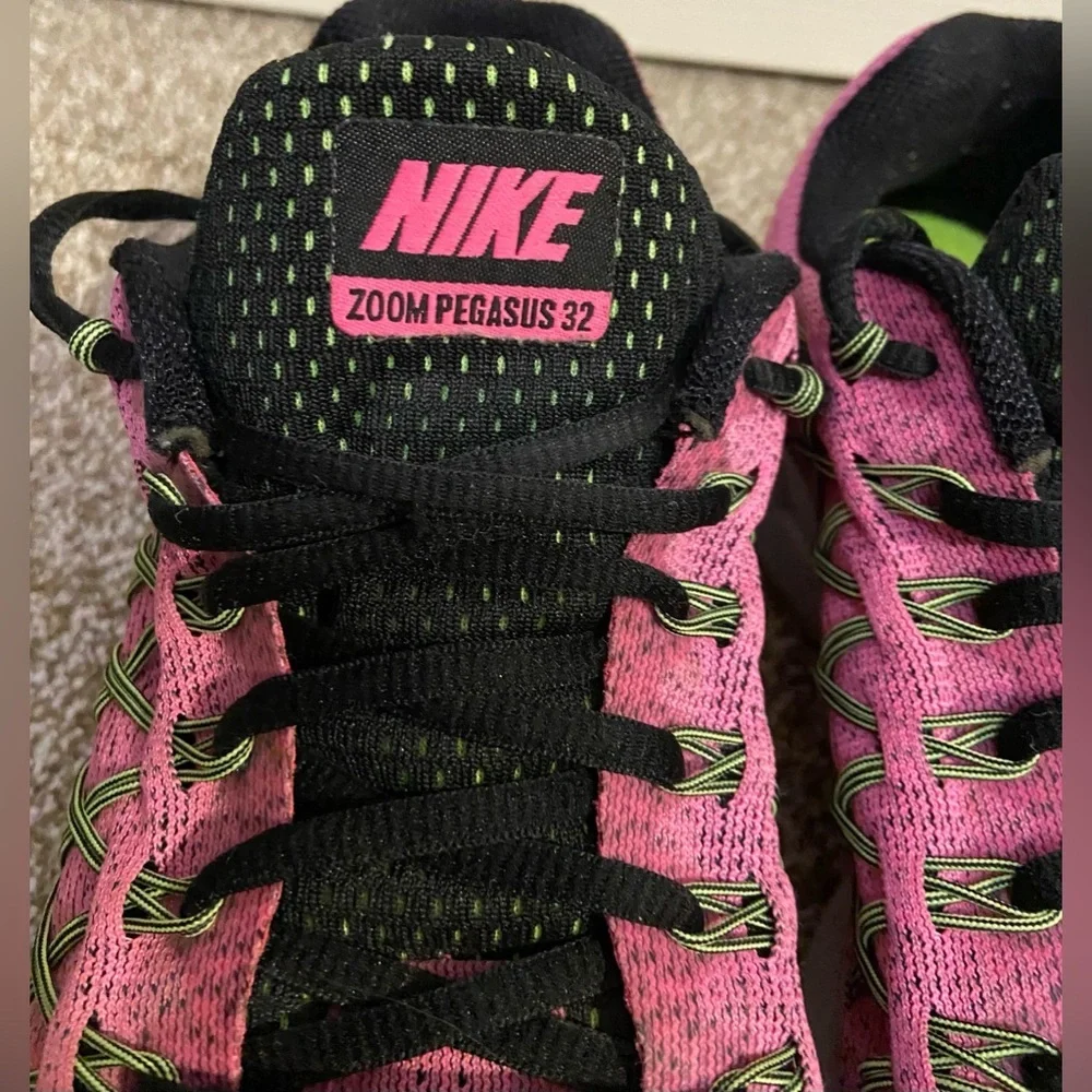 Nike Air Zoom Pegasus 32 Womens Size 9 Pink Athletic Shoes Sneakers 749344-600